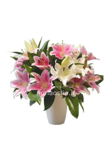 Bouquet di gigli bianchi e rosa